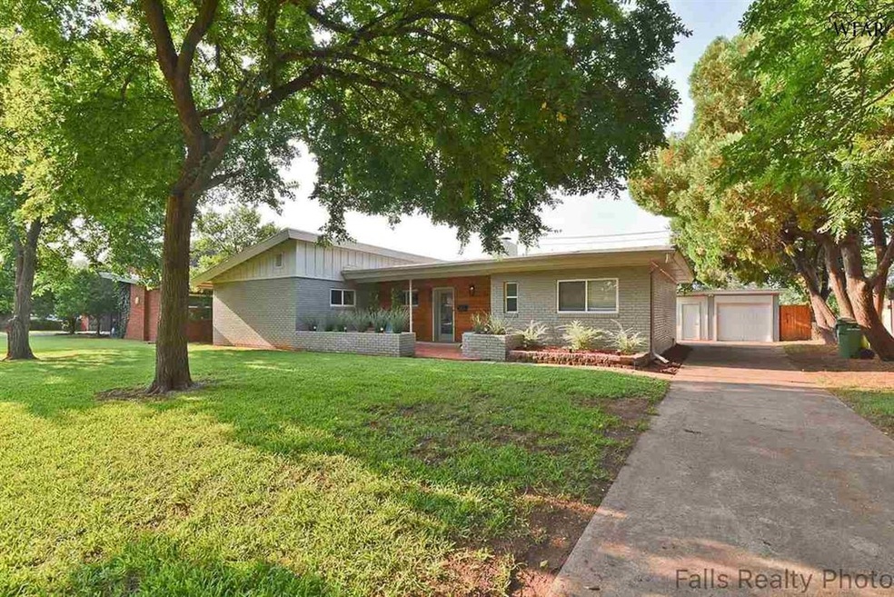 1577 Carol Ln, Wichita Falls, TX 76302 - photo 1