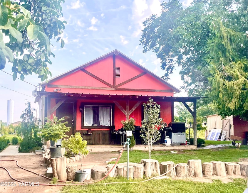 151 W Elmwood Ln, Toppenish, WA 98948 - photo 1