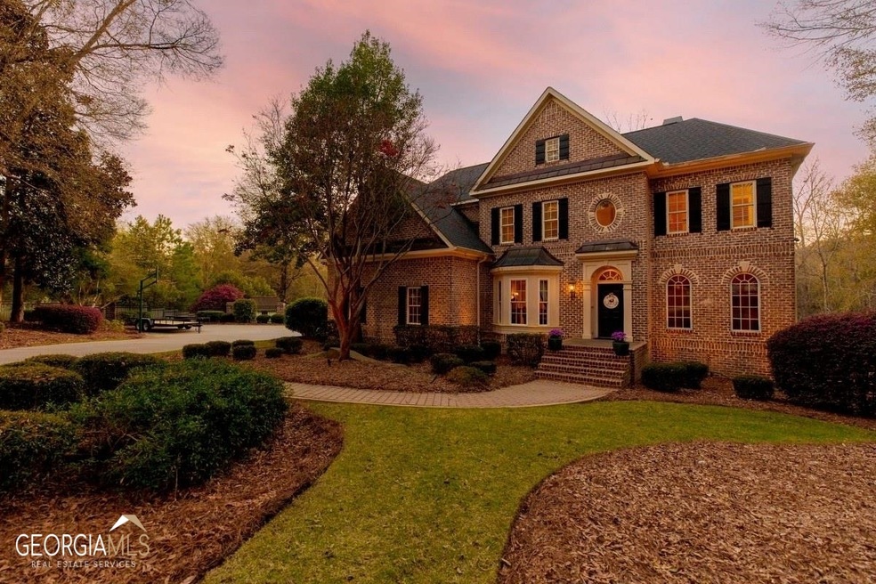 GORGEOUS EXECUTIVE ESTATE ON A QUIET CUL-DE-SAC