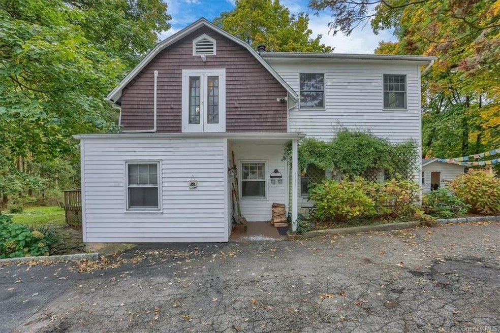 The spacious main house features 3 bedroom and 3 b