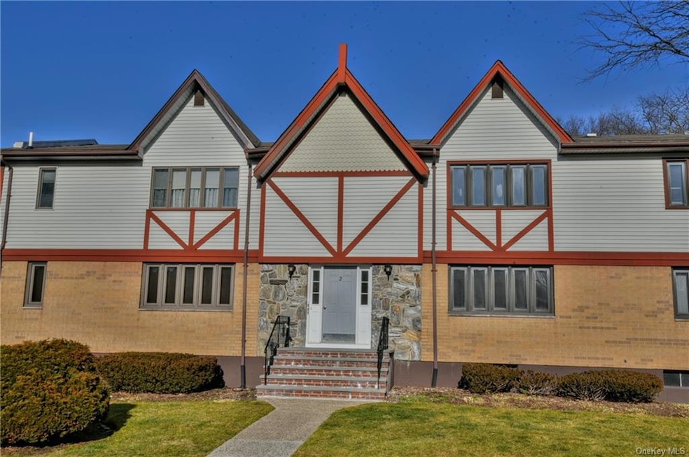 2 Somerset Dr, Suffern, NY 10901 - photo 1