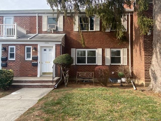 260-40 73rd Ave unit 1st floor, Glen Oaks, NY 11004 - photo 1