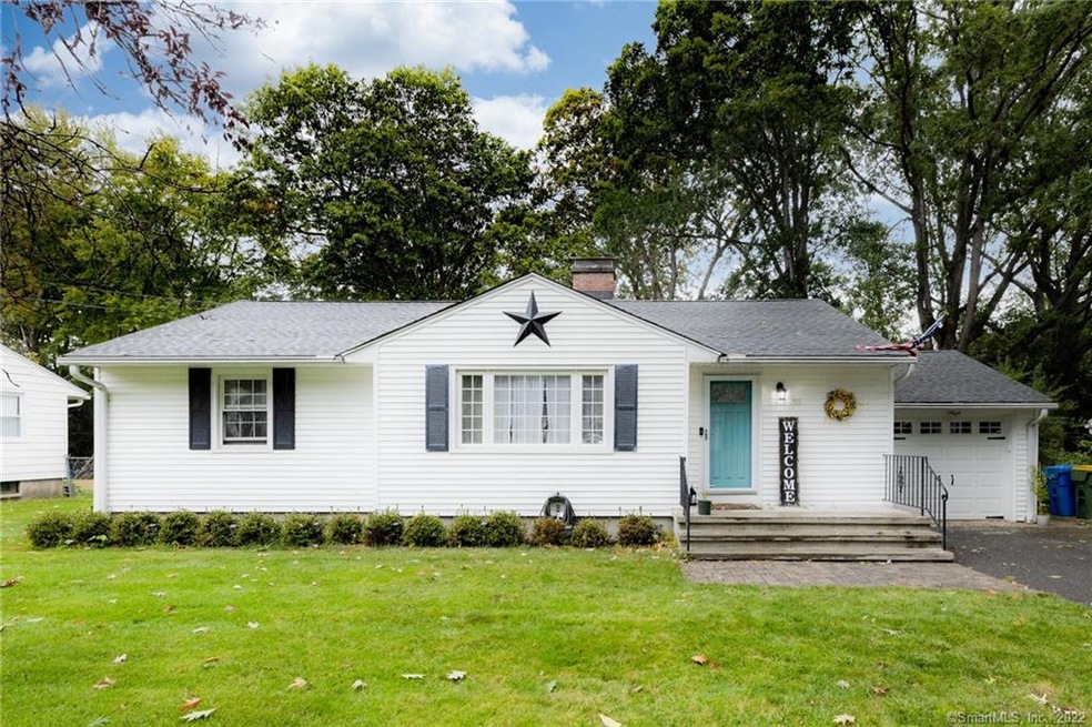 35 Oakridge Rd, Waterbury, CT 06706 - photo 1