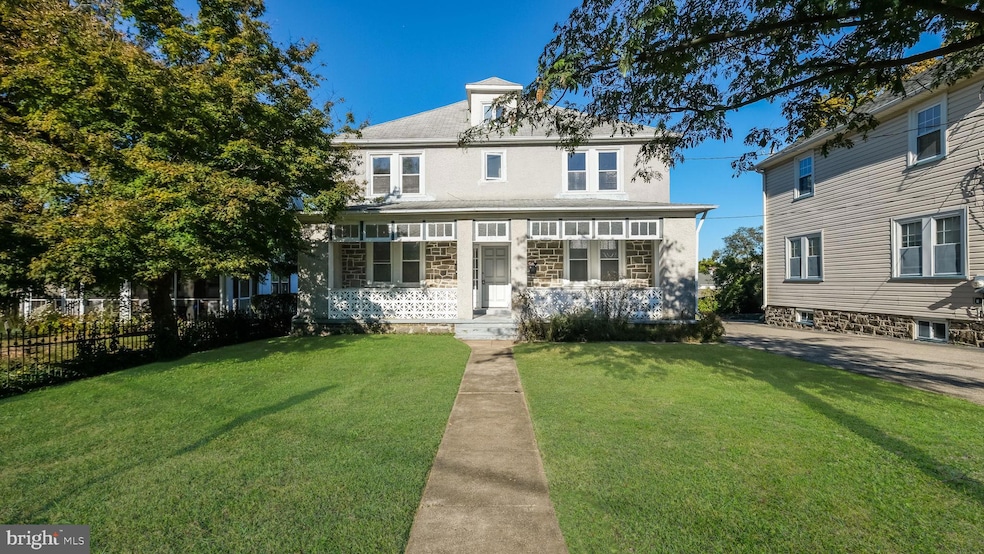 307 W Wayne Ave, Wayne, PA 19087 - photo 1