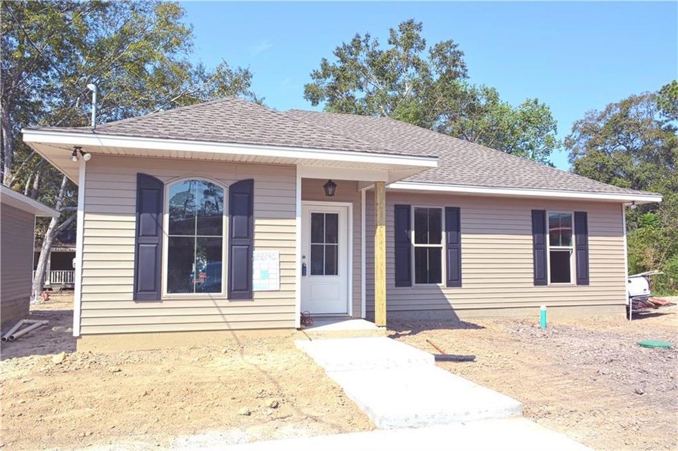 1947 Beth Dr, Slidell, LA 70458 - photo 1