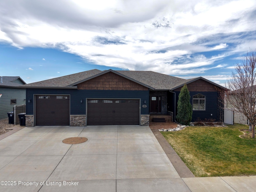 2545 States Blvd, Dickinson, ND 58601 - photo 1