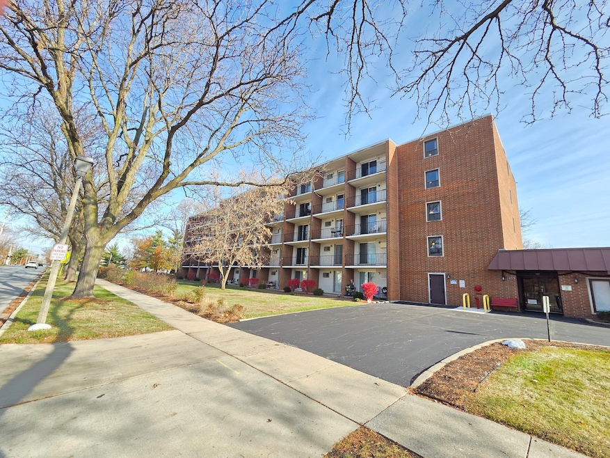 255 S West Ave unit 214, Elmhurst, IL 60126 - photo 1