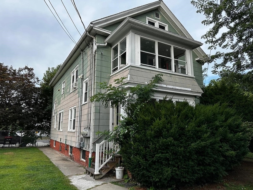 18 Chestnut St, Chicopee, MA 01013 - photo 1