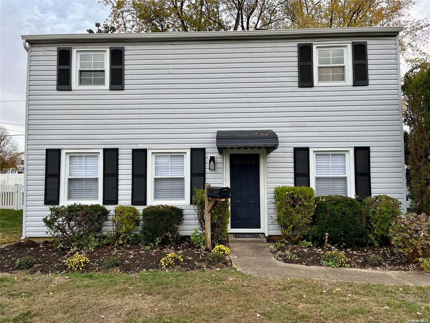 95 Ranch Ln, Levittown, NY 11756 - photo 1