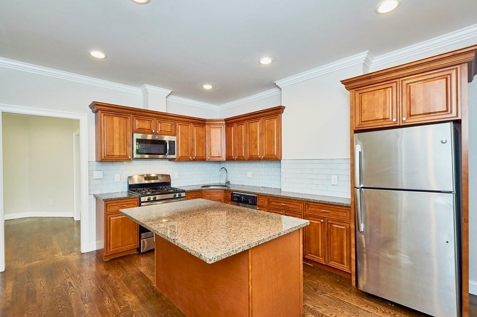 321 River St unit 321, Cambridge, MA 02139 - photo 1