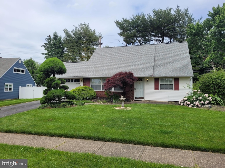 35 Upland Rd, Levittown, PA 19056 - photo 1