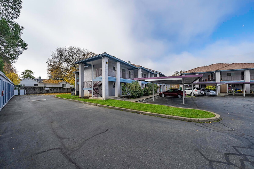 815 Pine St unit 5, Rogue River, OR 97537 - photo 1