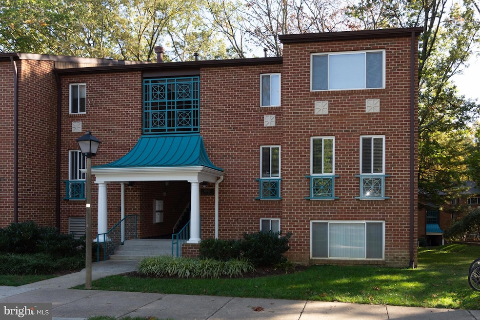 11813 Breton Ct unit 22D, Reston, VA 20191 - photo 1