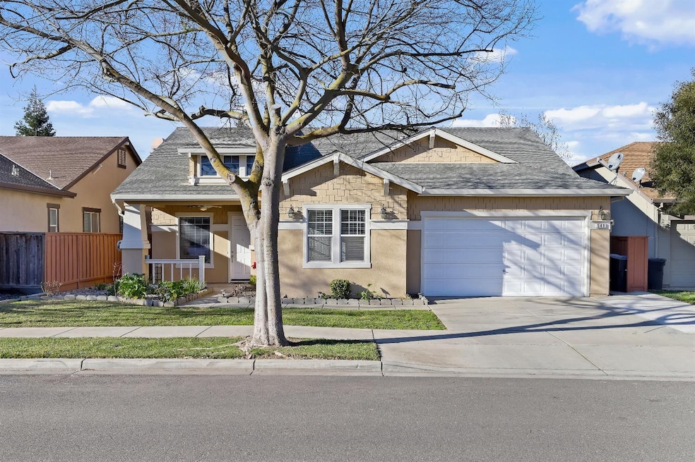 548 Hudson Ave, Oakdale, CA 95361 - photo 1