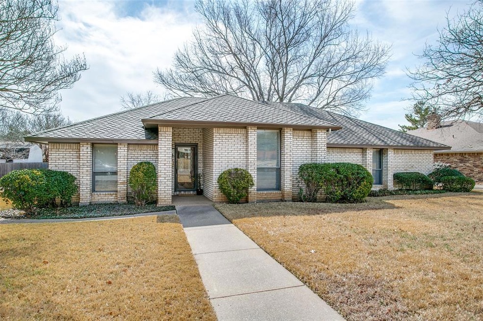 309 Quail Crest Dr, Bedford, TX 76021 - photo 1