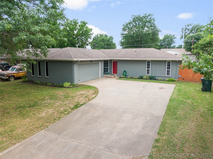 309 N Chambers Trail, Claremore, OK 74017 - photo 1