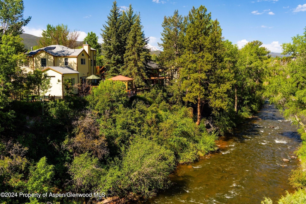 06-350RiversideDr_24052906