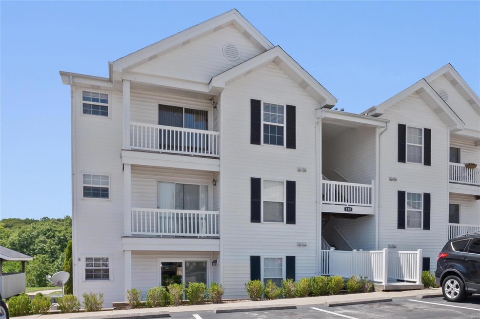Welcome home to pristine condo located mid-level o