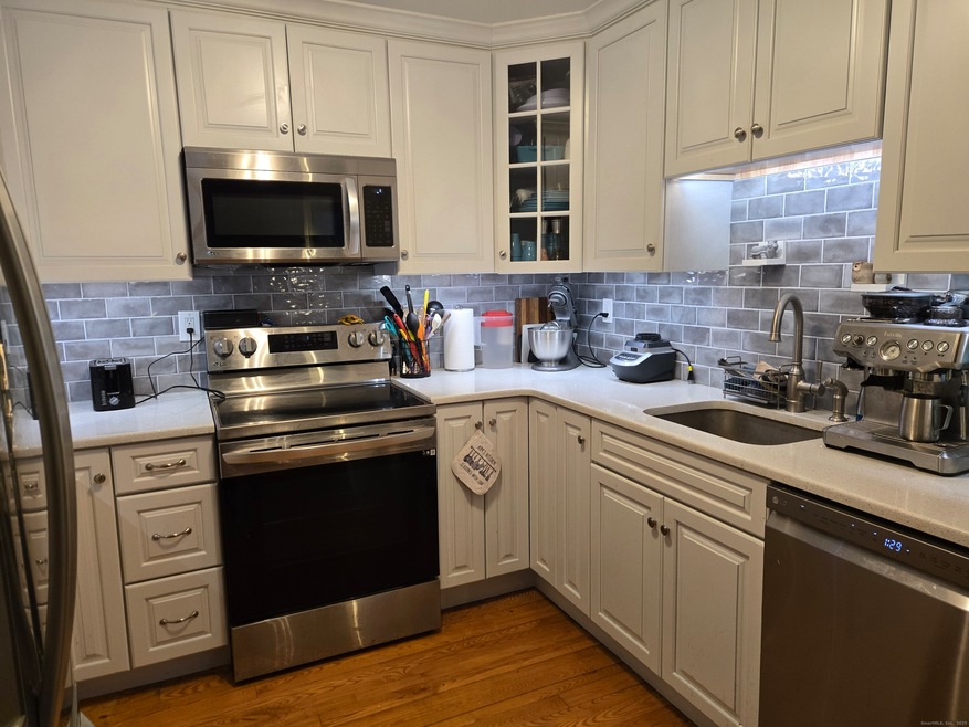 78 Landing Cir unit 78, Suffield, CT 06078 - photo 1