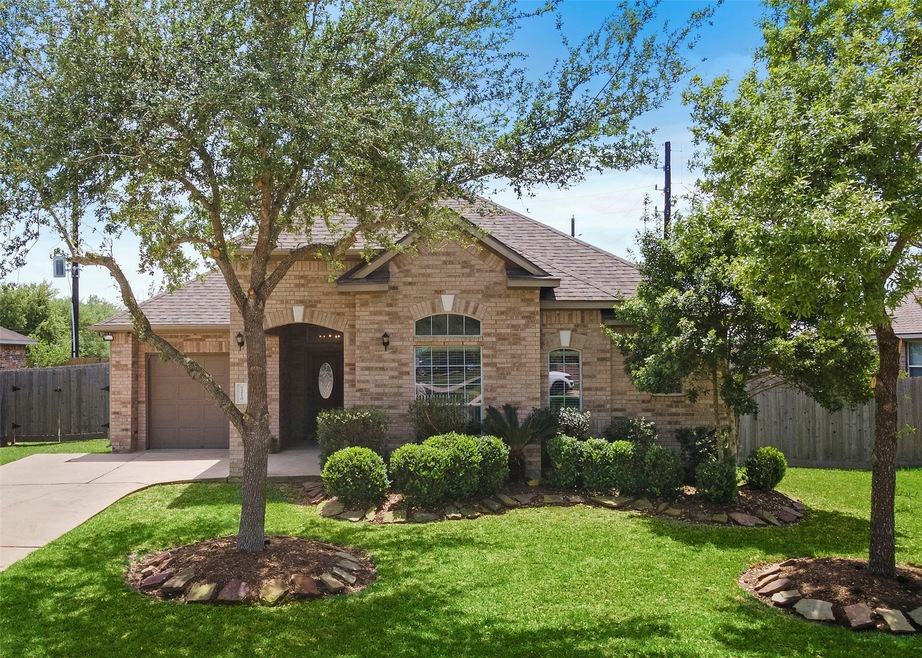 Welcome to this beautiful spacious single story home.