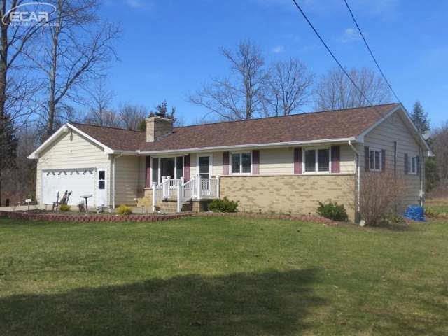 9486 Coldwater Rd, Flushing, MI 48433 - photo 1