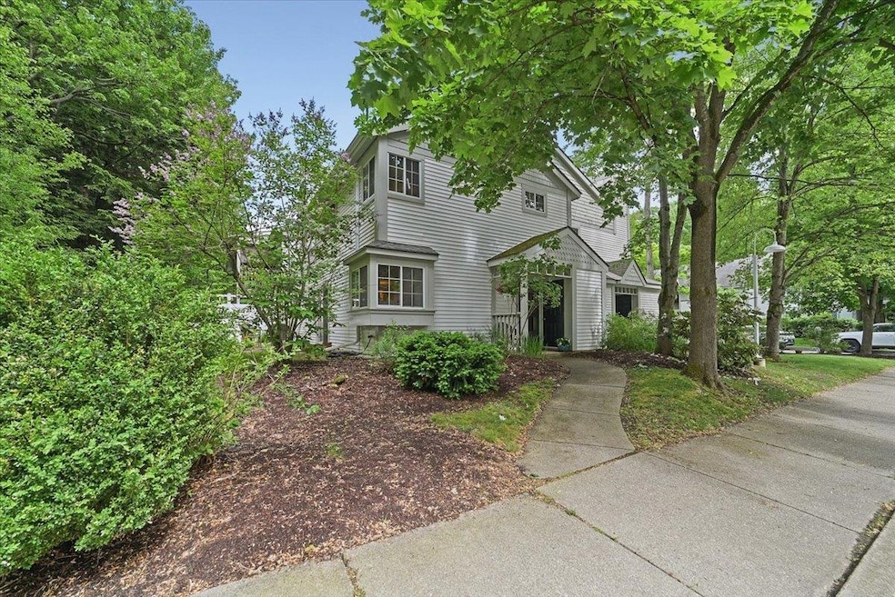 16 Winding Brook Dr, South Burlington, VT 05403 - photo 1