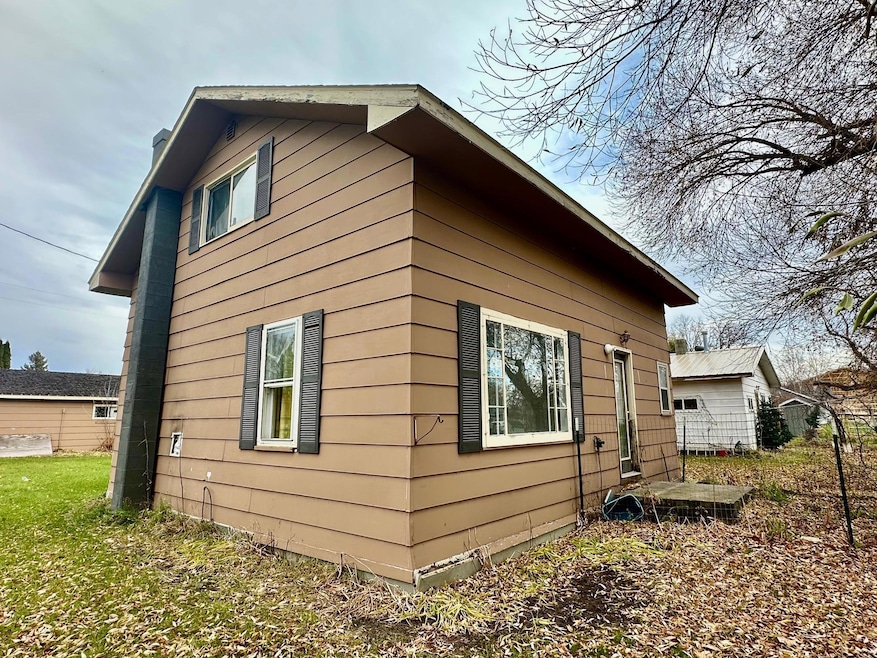 222 W Woodrow St, Grygla, MN 56727 - photo 1