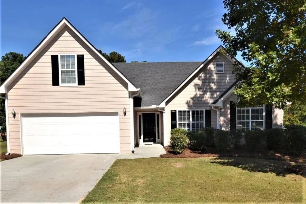 View of front facade with a garage and a front yard