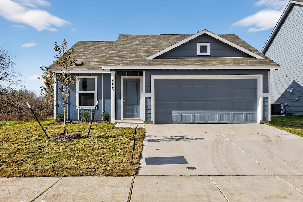 7129 Waterford Creek Ct, Fort Worth, TX 76179 - photo 1
