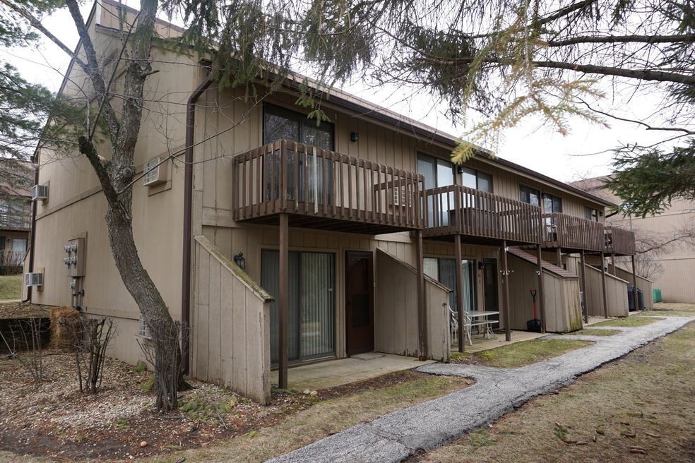 61 Aspen Colony unit 4, Fox Lake, IL 60020 - photo 1