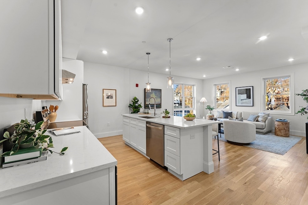 272 Lincoln St unit 301, Marlborough, MA 01752 - photo 1