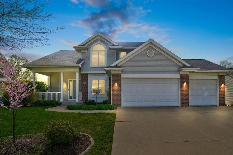 702 Eagle Ridge Rd, Cedar Falls, IA 50613 - photo 1