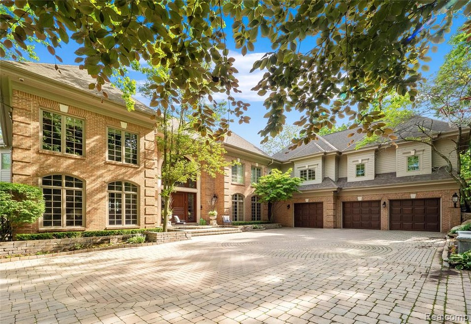 Welcome to 1484 Inwoods Circle