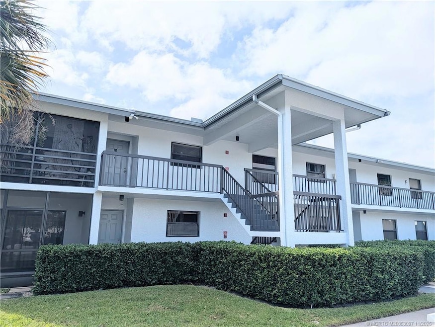 1200 SE Parkview Place unit F8, Stuart, FL 34994 - photo 1