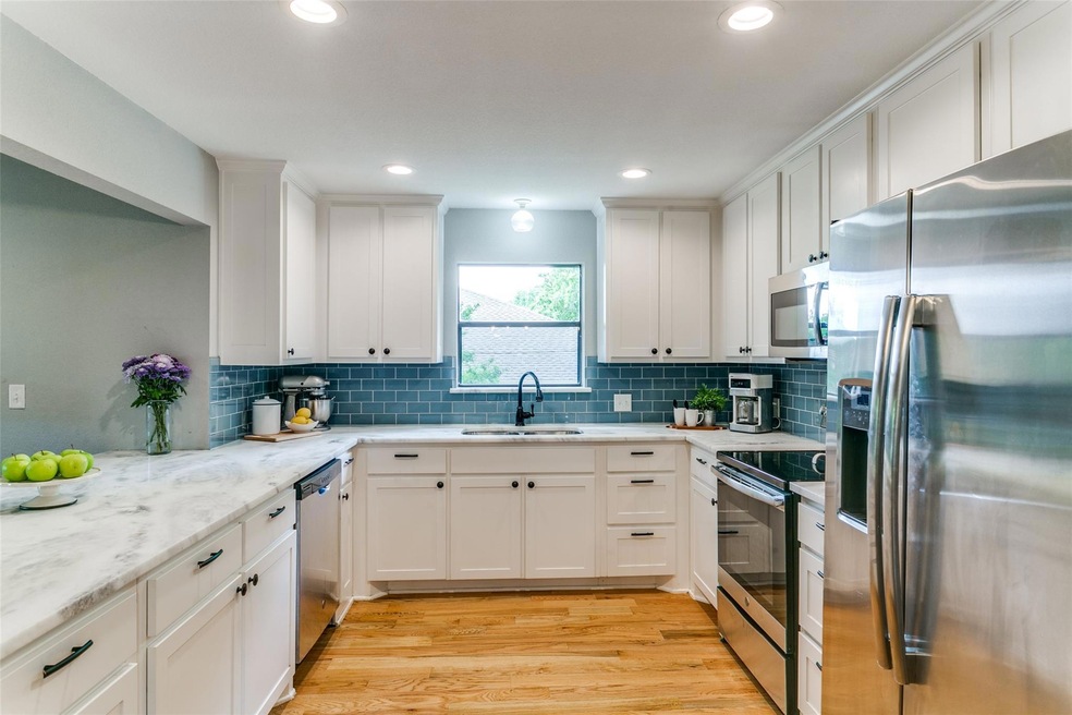 404 Cumberland Dr, Hurst, TX 76054 - photo 1