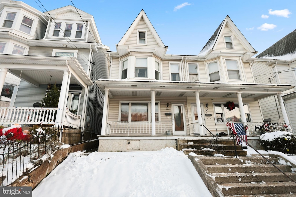 728 E Broad St, Tamaqua, PA 18252 - photo 1