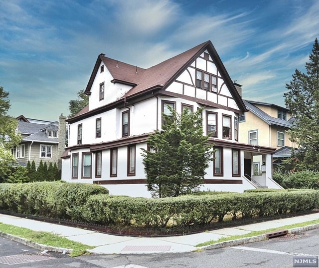 29 The Crescent unit 1, Montclair, NJ 07042 - photo 1