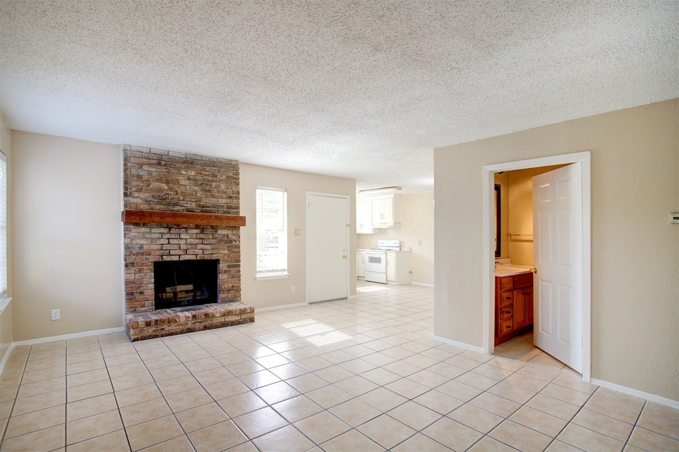 708 N Cooper St unit 710, Arlington, TX 76011 - photo 1