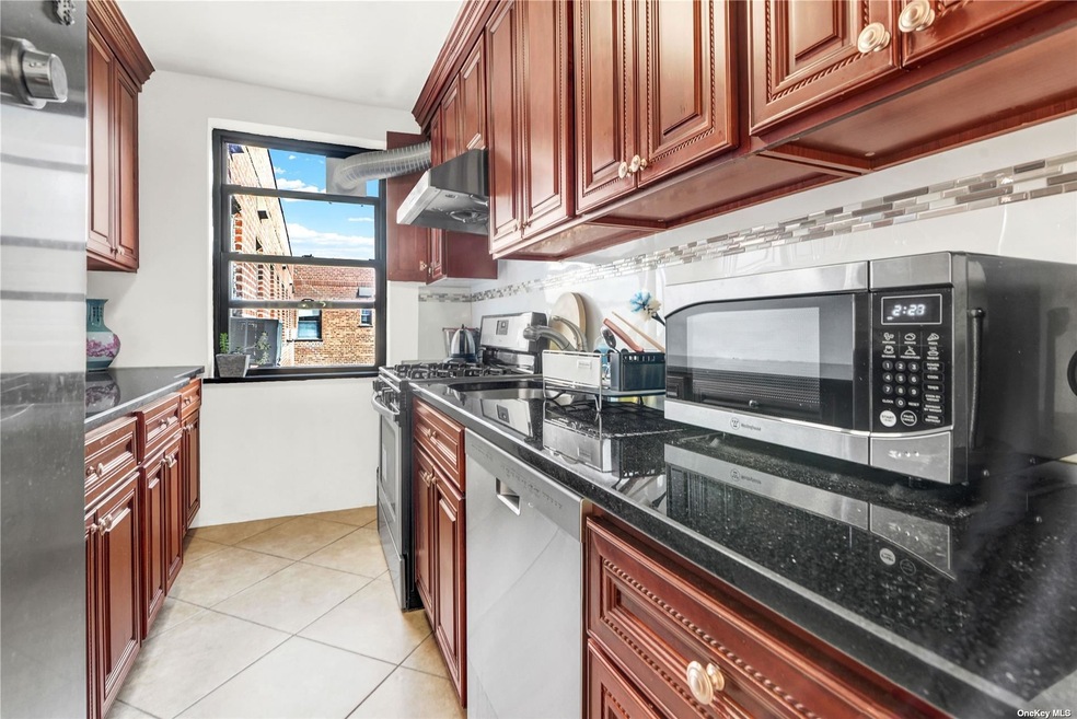 Mitchell Gardens Co-Op #3 unit 6-A, Flushing, NY 11354 - photo 1