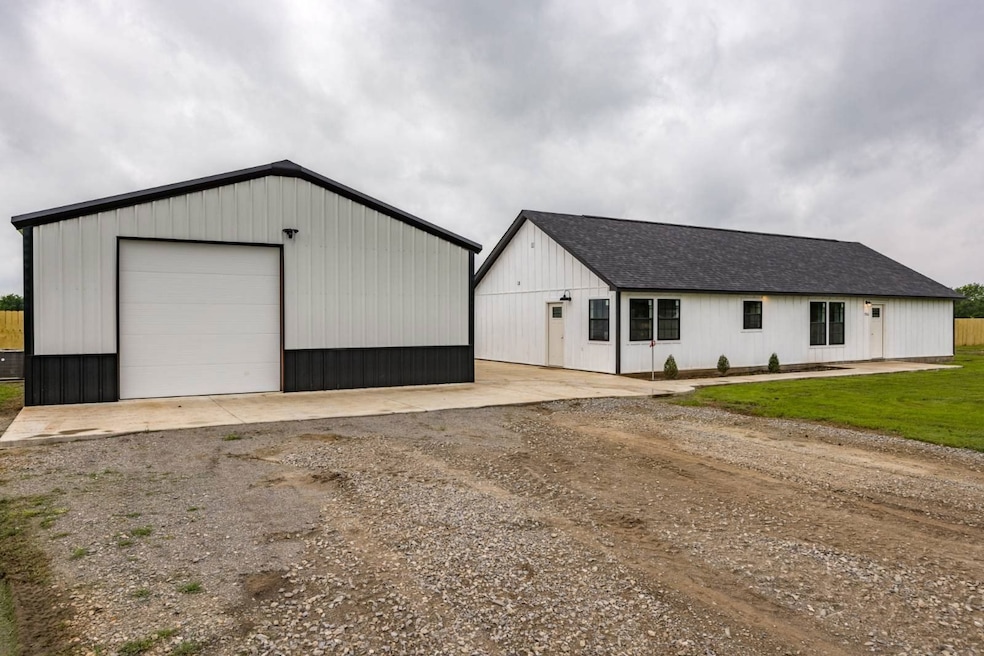 11526 S, Milburn, OK 73450 - photo 1