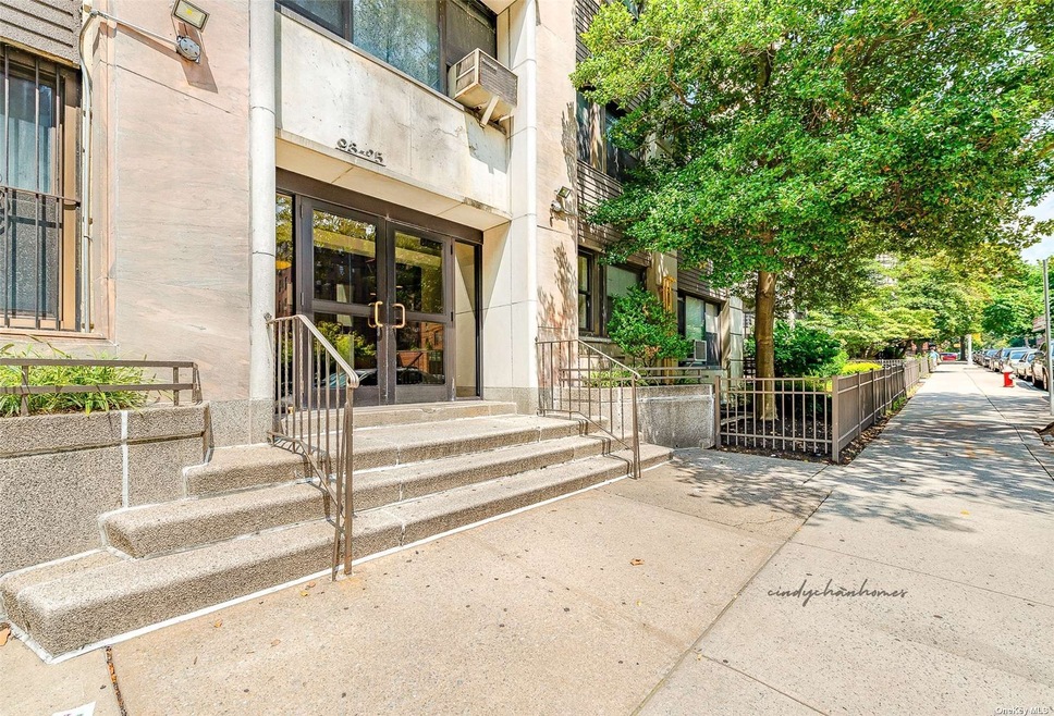 98-25 64th Rd unit 5G, Rego Park, NY 11374 - photo 1