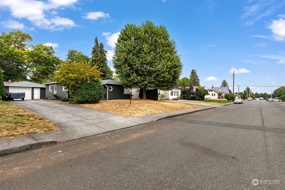 1410 E St, Lynden, WA 98264 - photo 1