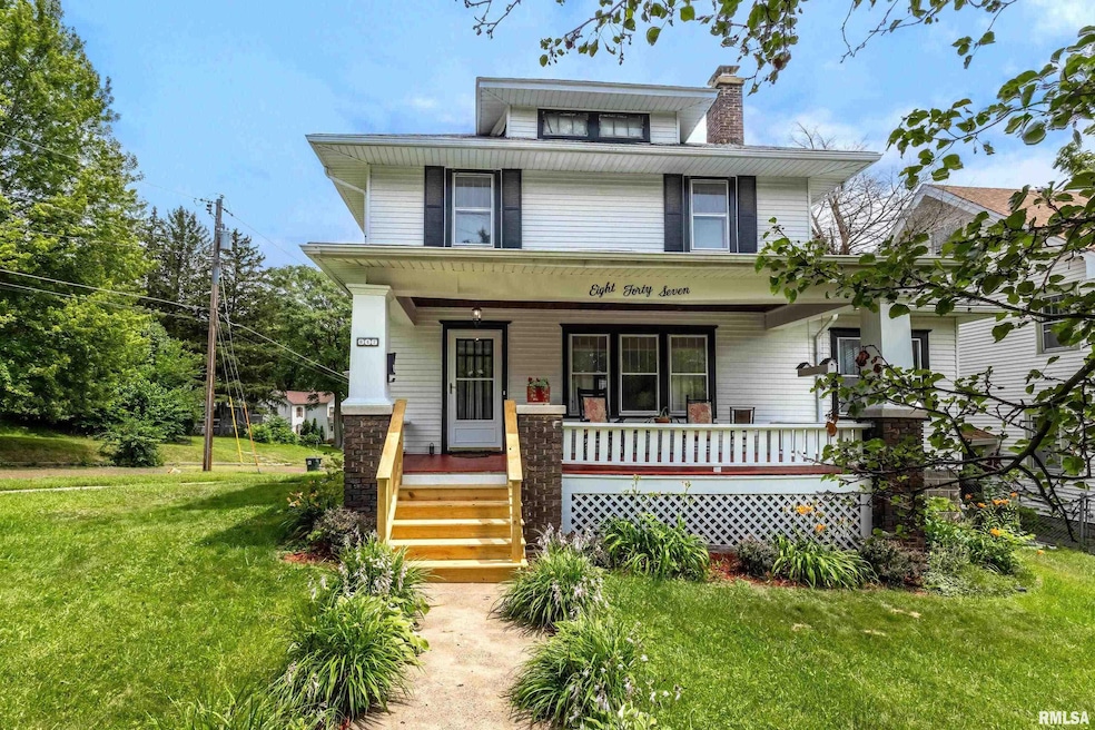 847 College Ave, Davenport, IA 52803 - photo 1