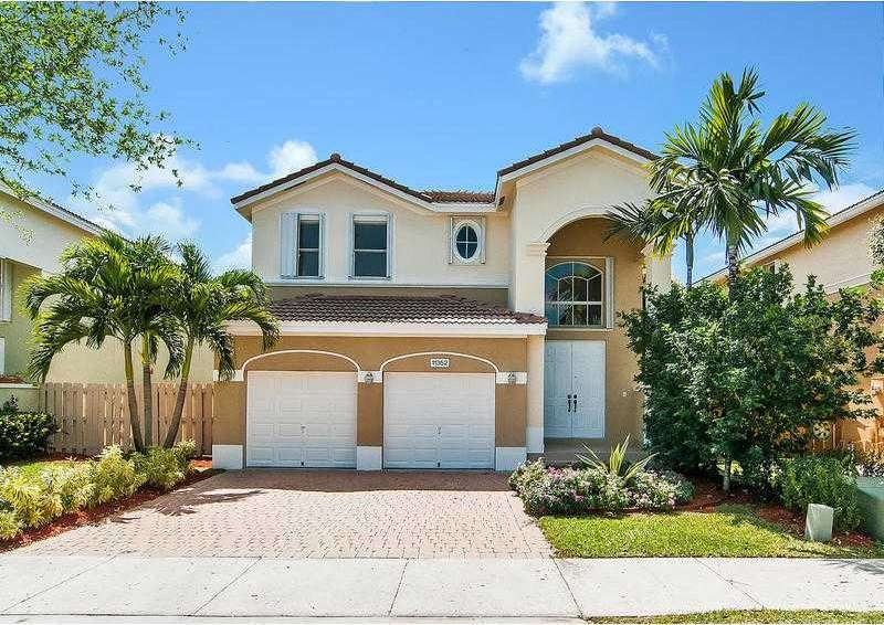 11352 NW 46th Ln, Doral, FL 33178 - photo 1
