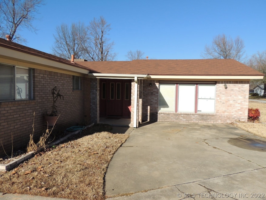 1814 S Cedar Ave, Broken Arrow, OK 74012 - photo 1