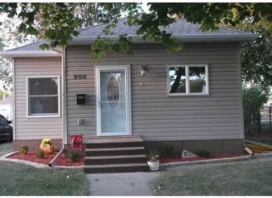 908 E  7th