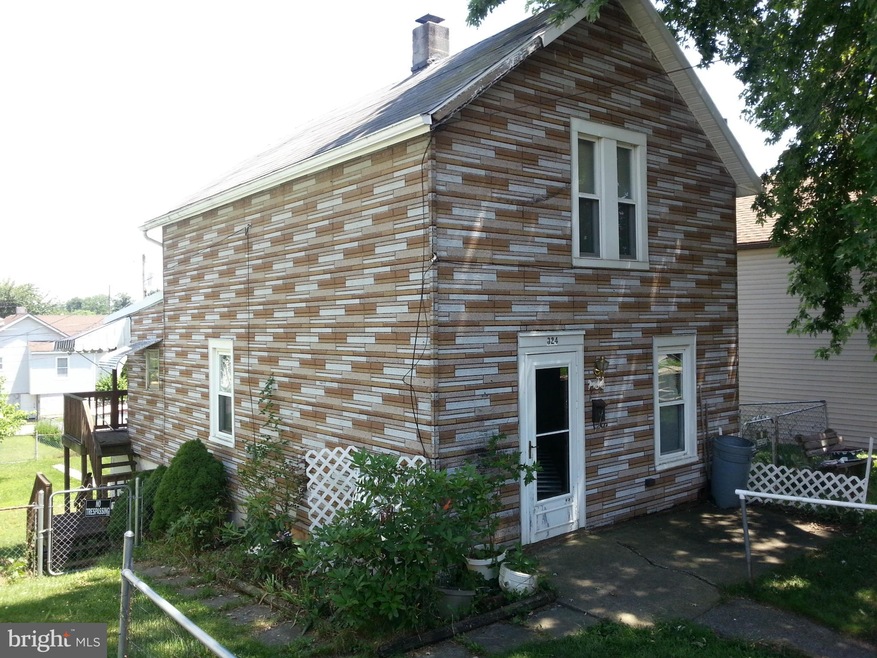 324 S Mont Valla Ave, Hagerstown, MD 21740 - photo 1