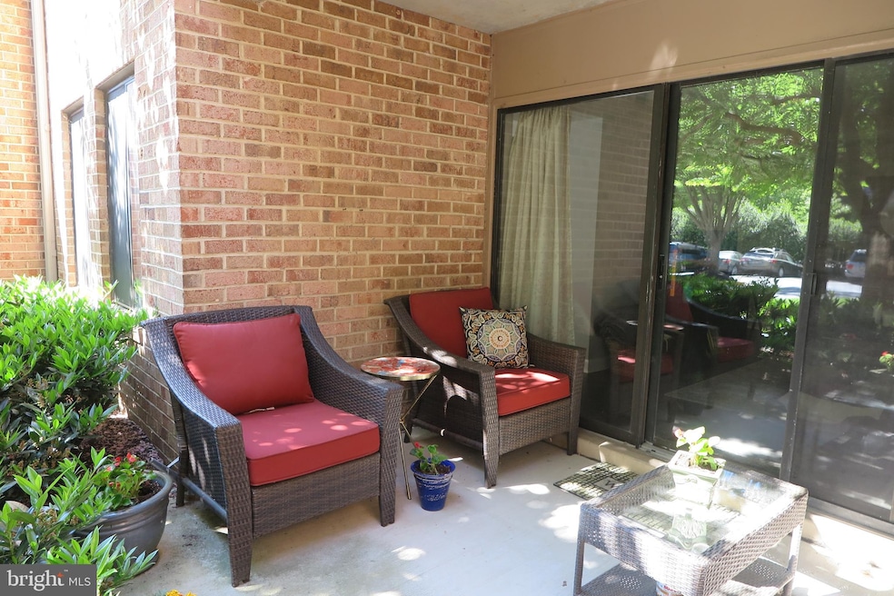 11419 Commonwealth Dr unit 4, Rockville, MD 20852 - photo 1