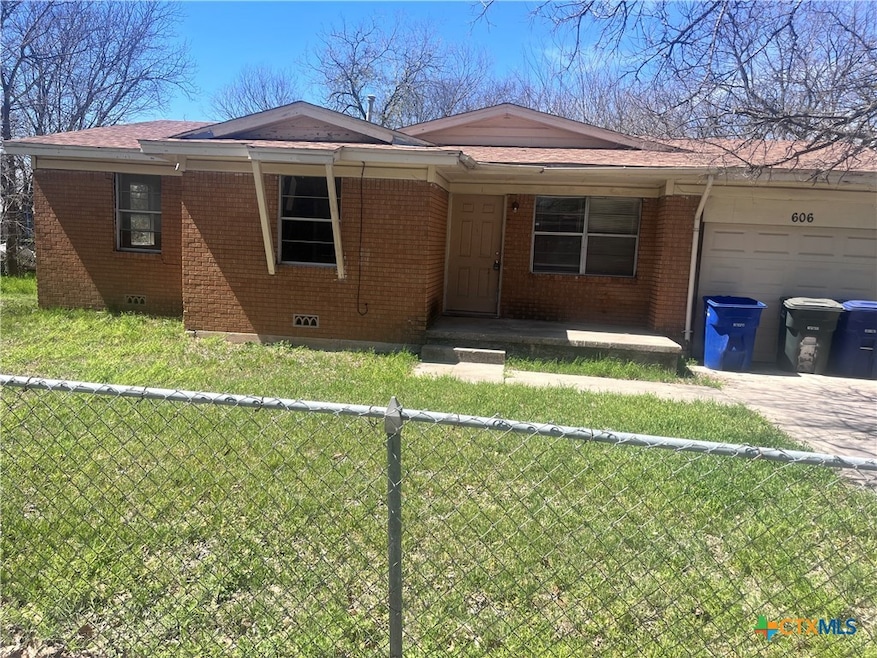 606 Mary St, Copperas Cove, TX 76522 - photo 1