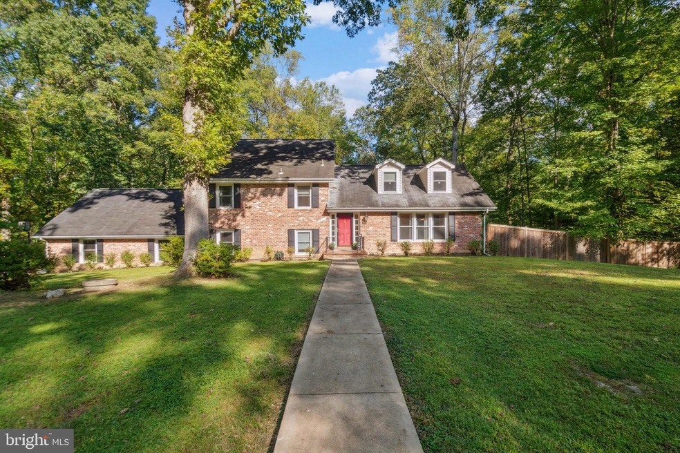 6831 Glencove Dr, Clifton, VA 20124 - photo 1